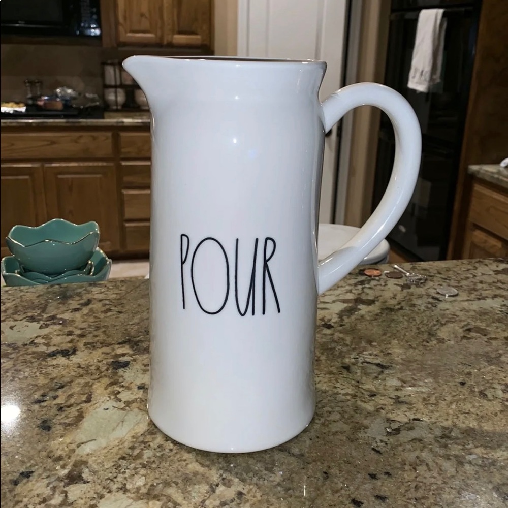 Rae Dunn pour pitcher